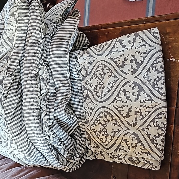 Ralph Lauren Other - STUNNING RALPH LAUREN STRIPES/FLEUR DE LIS REVERSIBLE COMFORTER